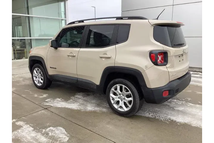 $7945 : Jeep Renegade 2016 4x4 Latit image 4