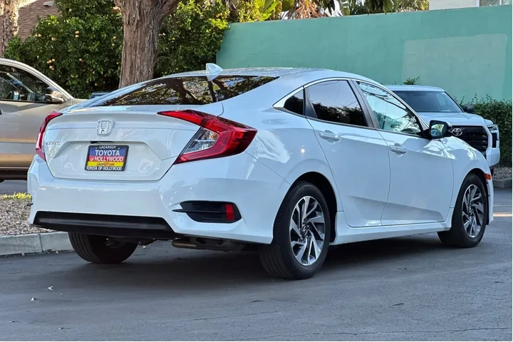 $17499 : Honda Civic 2018 EX 4dr Seda image 4