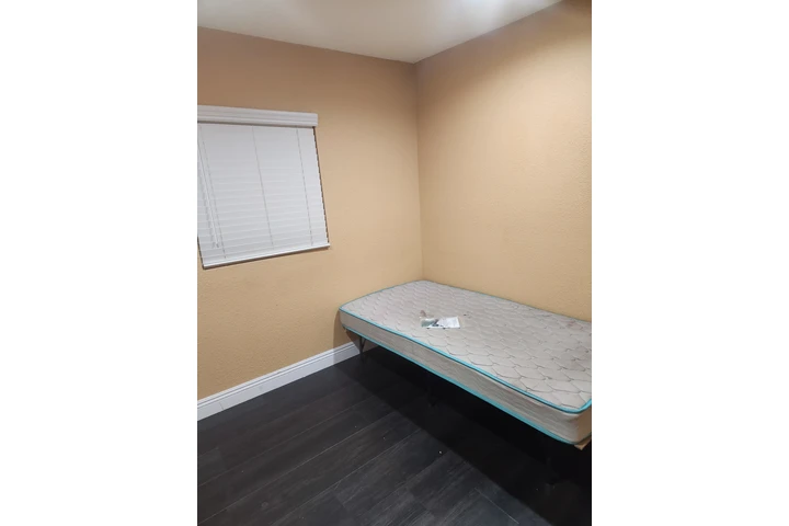 $800 : Se renta 1 cuarto image 1