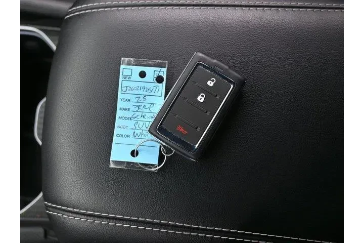 $34838 : Jeep Grand Cherokee 2025 4x4 image 10