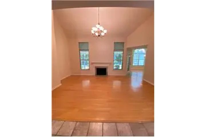 $3100 : Rental property with 3 bedro image 6