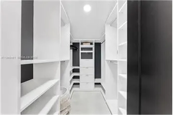 $7500 : Rental property with 3 bedro image 10