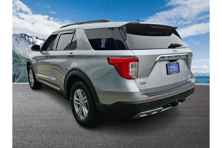 $25697 : Ford Explorer 2021 AWD XLT 4 image 4