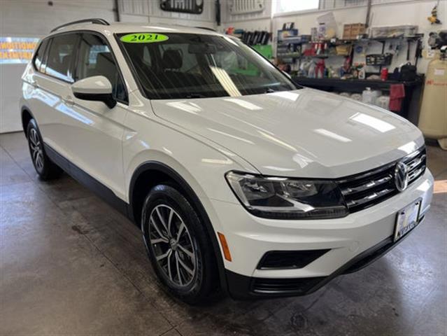 $21990 : 2021 Tiguan S image 3