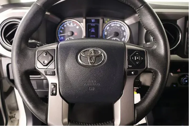 $18911 : Toyota Tacoma 2017 4x2 TRD O image 3