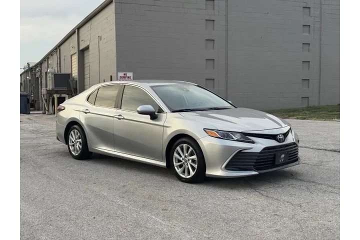 $15450 : 2021 Camry LE image 3