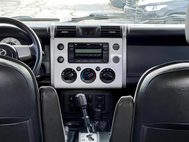 $17991 : 2010 FJ Cruiser 4WD 4dr Auto image 6