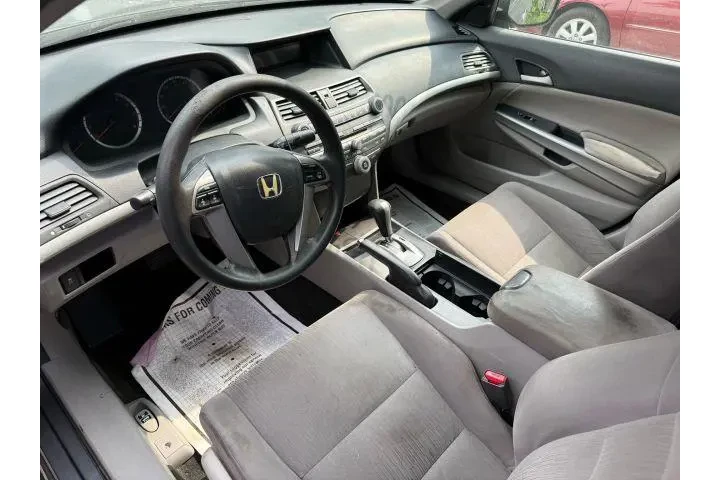 $6500 : Honda Accord 2011 LX 4dr Sed image 2