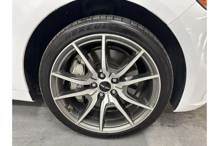 $27300 : Genesis G70 2024 2.5T Standa image 2