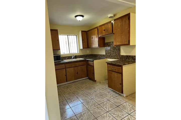 $2600 : Casa De Renta Duplex image 2
