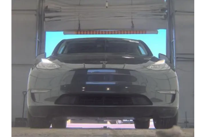 $33893 : Tesla Model Y 2024 AWD Long image 3