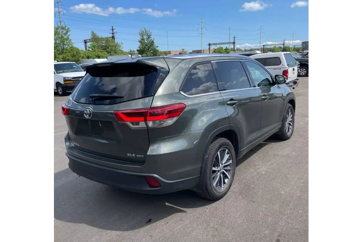 $17950 : 2017 TOYOTA HIGHLANDER XLE SP image 9
