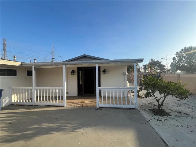 $900 : Beautiful Home...LAKEWOOD,CA image 1