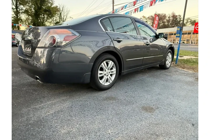 $6600 : 2010 Altima image 4