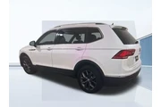 $23995 : Volkswagen Tiguan 2023 SE 4d thumbnail