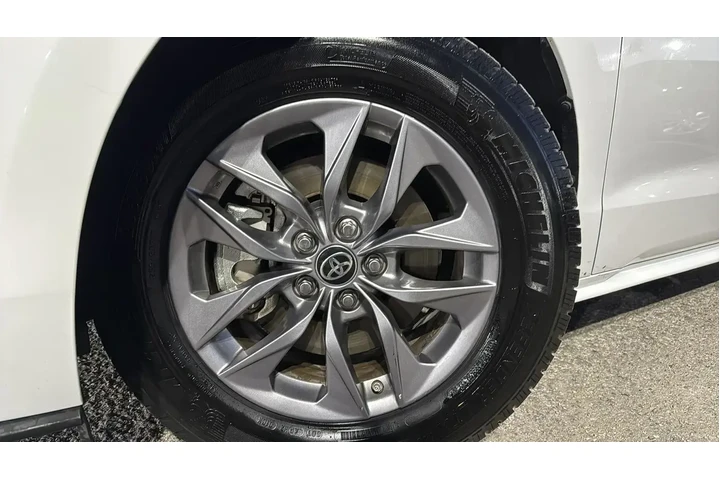 $31591 : Toyota Sienna 2024 LE 8-Pass image 7