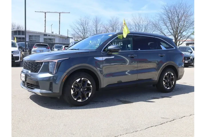 $24677 : Kia Sorento 2024 S 4dr SUV image 5