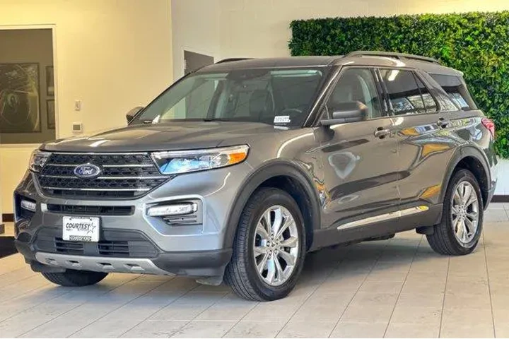 $33929 : Ford Explorer 2023 AWD XLT 4 image 8
