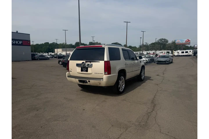 2010 Escalade AWD 4dr Premium image 2