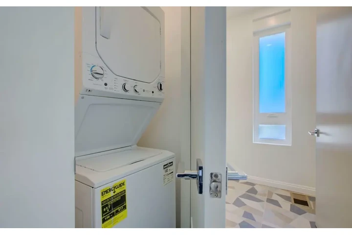 $2100 : 2 bed Apartment for rent in LA image 5