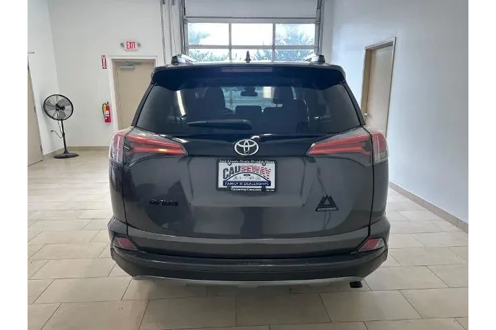 $23678 : Toyota RAV4 2018 AWD Adventu image 8
