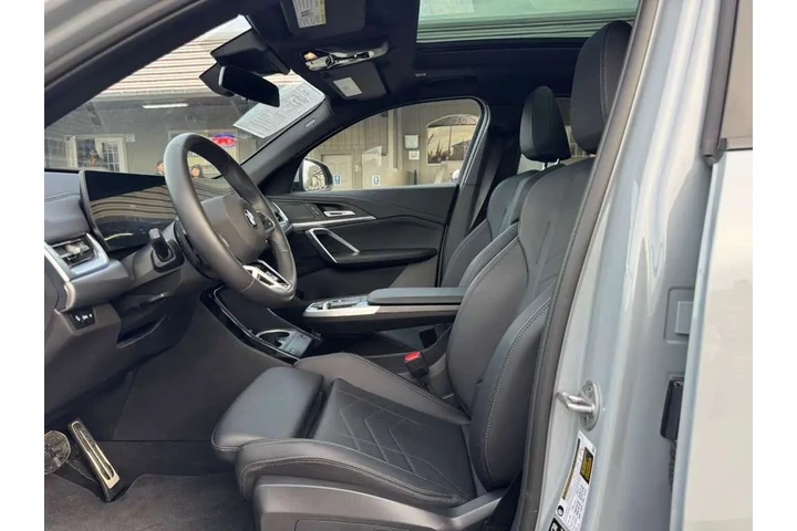 2025 BMW X2 xDrive28i image 7