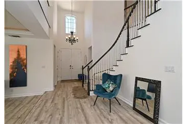 $6500 : Rental property with 5 bedro image 2