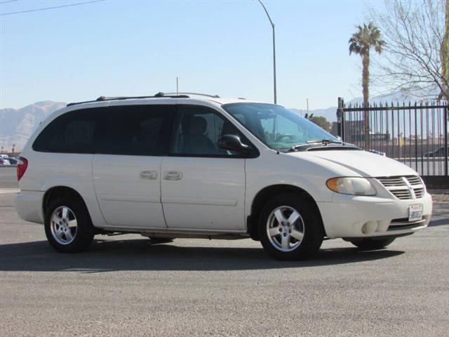 $5995 : 2005 Grand Caravan SXT image 2