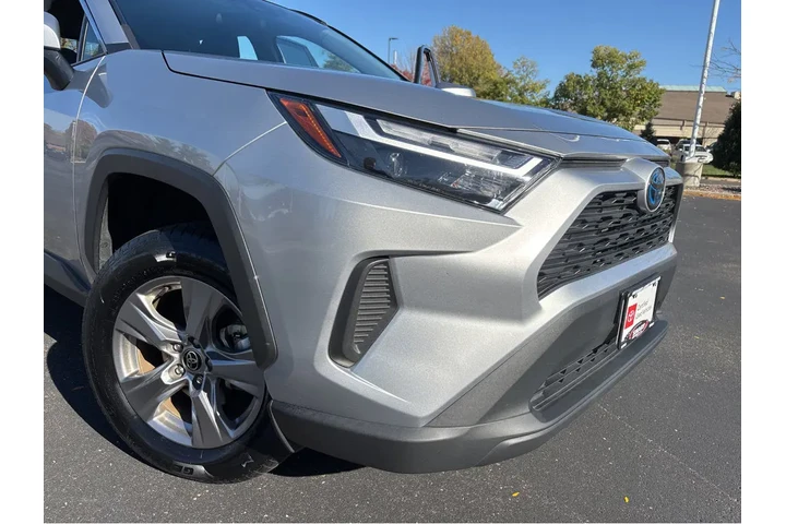 $32498 : Gold Certified2024 RAV4 Hybri image 7