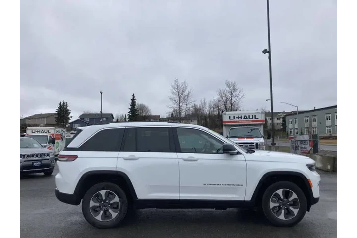 $27999 : 2023 Grand Cherokee 4xe image 5