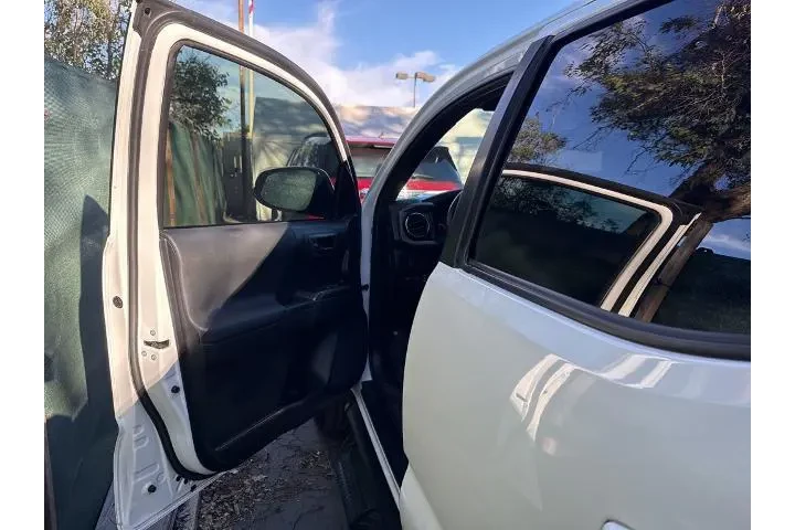 $28000 : Toyota Tacoma 2022 4x4 TRD S image 5