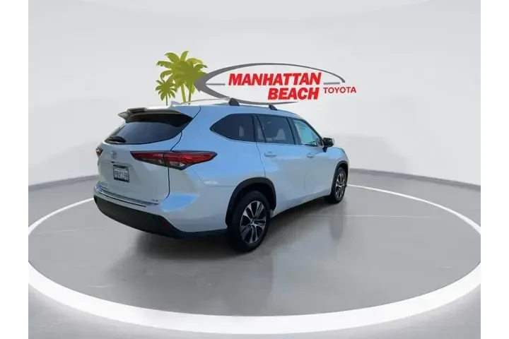 $34566 : Toyota Highlander 2022 XLE 4 image 8
