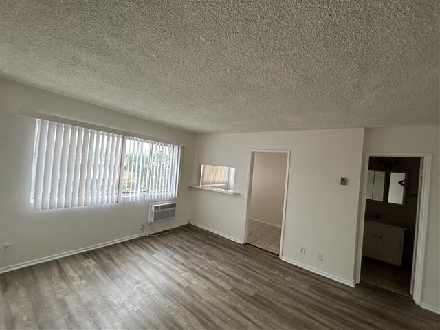 $1495 : 7900 Reseda Blvd image 5