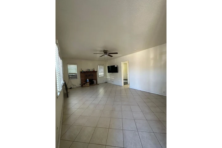 $2250 : Se renta casa en Cabazon Ca. image 6