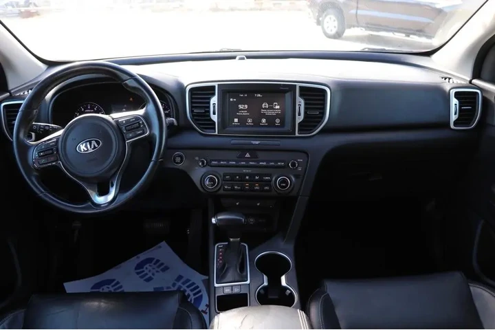 2017 Sportage image 2