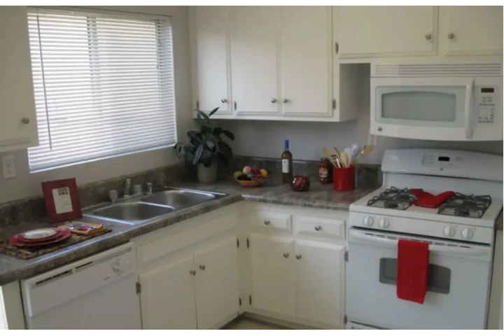 $1200 : Luxury home image 5