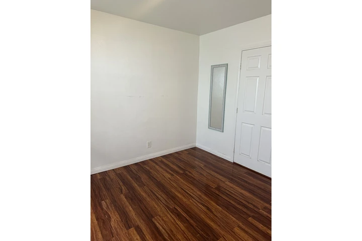 $900 : RENTO CUARTO C/UTILIDADES INC. image 8