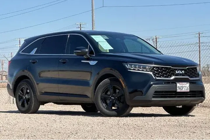 $21588 : Kia Sorento 2022 LX 4dr SUV image 2