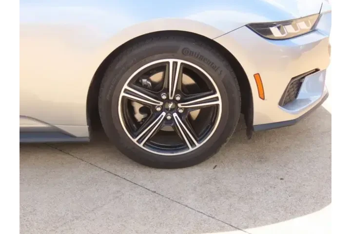 $27945 : Ford Mustang 2024 EcoBoost 2 image 7