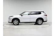 $23998 : Mitsubishi Outlander 2023 ES thumbnail