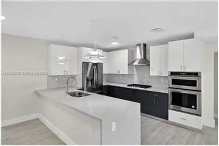 $6900 : Rental property with 3 bedro image 10