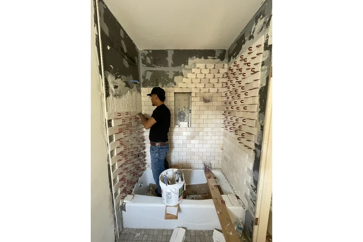 Handyman with 14 years Exp. image 1