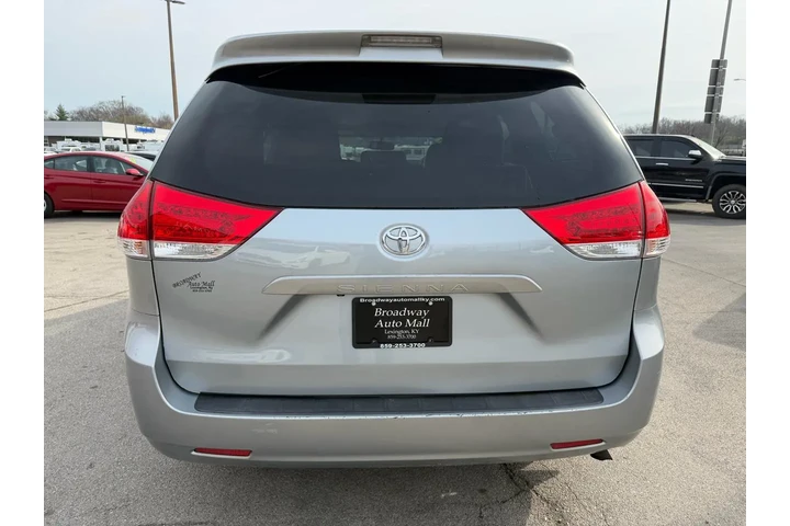 $10980 : 2014 Sienna XLE image 3