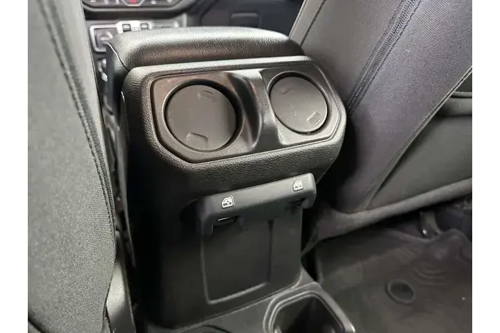 $29990 : Jeep Wrangler Unlimited 2022 image 10