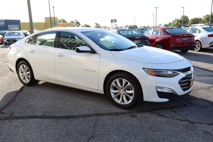 $16988 : 2024 Malibu LT image 3