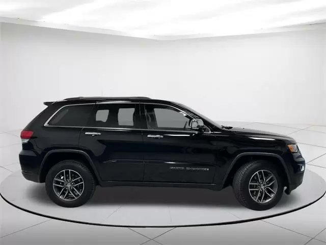 $11189 : Pre-Owned 2017 Grand Cherokee image 2