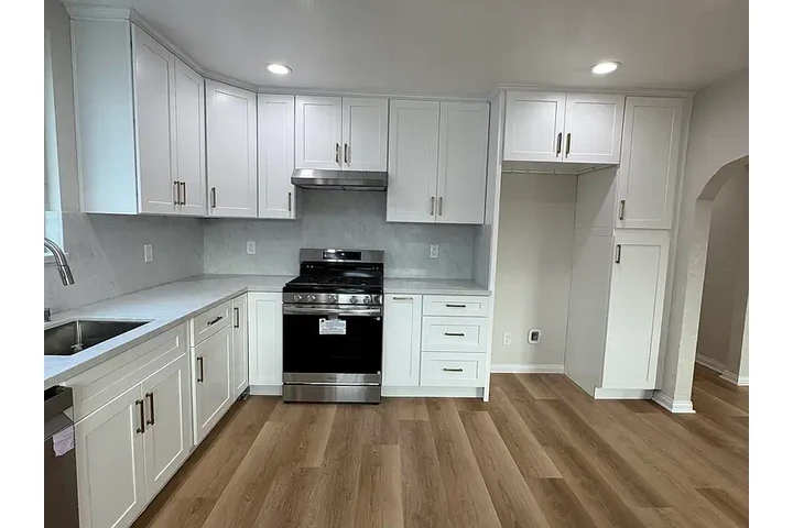 $1000 : Take a Tour Today 1BD-1BTH Now image 8