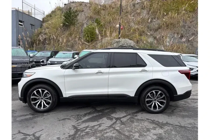 $28388 : Ford Explorer 2020 AWD ST 4d image 4