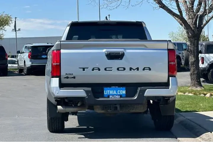 $39995 : Toyota Tacoma 2024 4x4 SR5 4 image 7