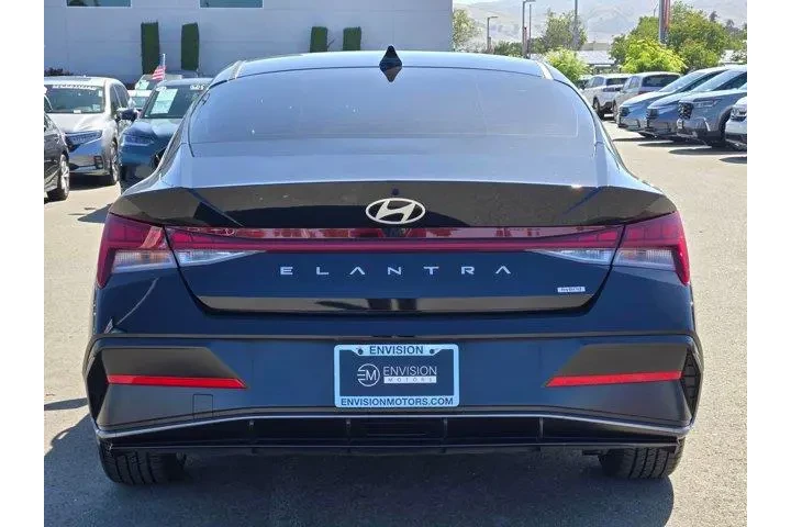 $24998 : Hyundai ELANTRA Hybrid 2025 image 6